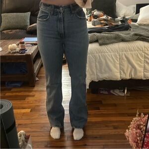 Abercrombie High Rise Relaxed Jean - 25